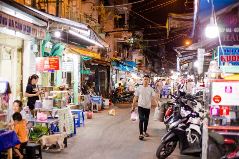 Ho Chi Minh City: Private Street Food Evening Walking Tour - Culinary Delights