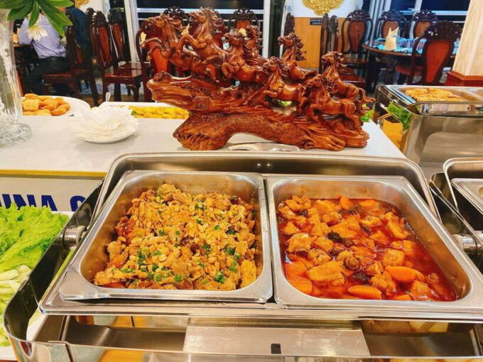 Ho Chi Minh: Dinner on Cruise Saigon 5-Stars W Small Group - Since You Asked