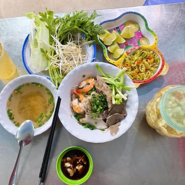 Ho Chi Minh Food Tour by Scooter With Local Guide - Scooter Tour Exploration