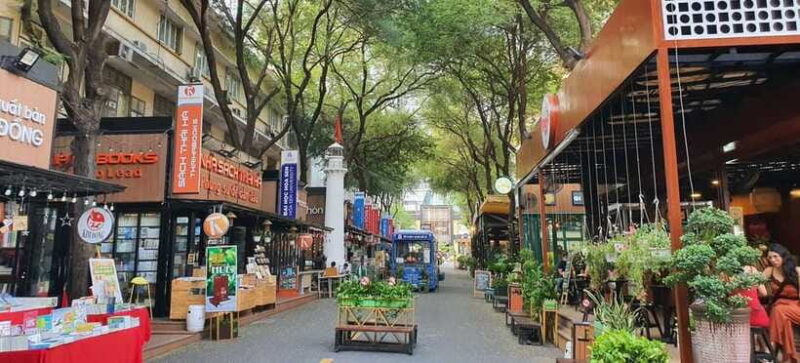 Ho Chi Minh Highlights: A Modern City Tour in Saigon - Delving Into Ho Chi Minh City Museum