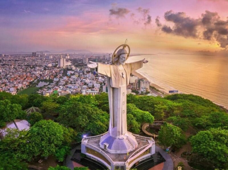 Ho Chi Minh: Private Guided Vung Tau Beach by Car - Exploring the White Palace