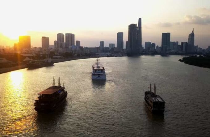 Ho Chi Minh: Saigon River Cruise With Buffet Dinner - Dinner and Entertainment