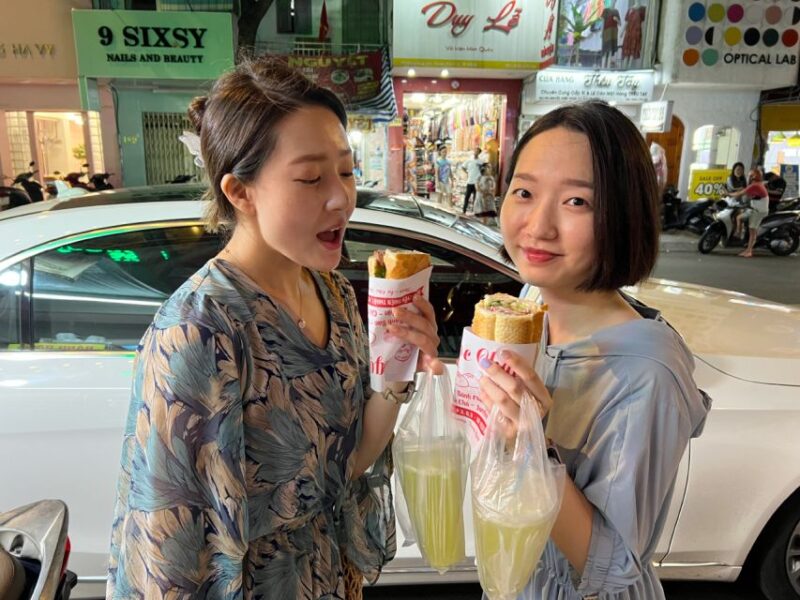 Ho Chi Minh: Street Food Experience in Saigon by Walking - Admiring Saigons Captivating Nightlife