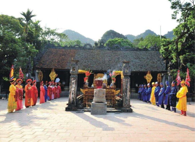 Hoa Lu Ancient Capital - Mua Cave & Tam Coc Boat Trip - Tam Coc Boat Ride and Cycling