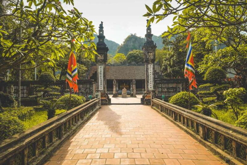Hoa Lư and Tam CốC With Bike Ride and Family Visit - Key Points