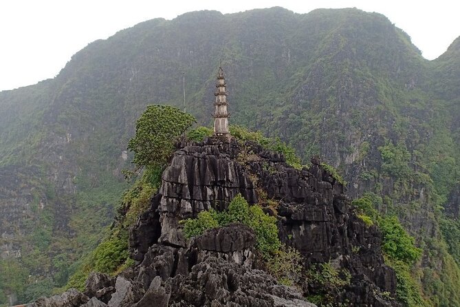 Hoa Lu - Tam Coc: Boat Trip and Bicycle Ride - Visiting Hoa Lu Temple