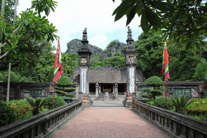 Hoa Lu - Tam Coc Deluxe Trip With Buffet Lunch - Accessibility and Policies