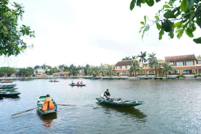 Hoa Lu-Tam Coc-Mua Cave -Bich Dong Pagoda-Cycling From NBINH - Tam Coc: Bamboo Boat Cruise and Biking Tour