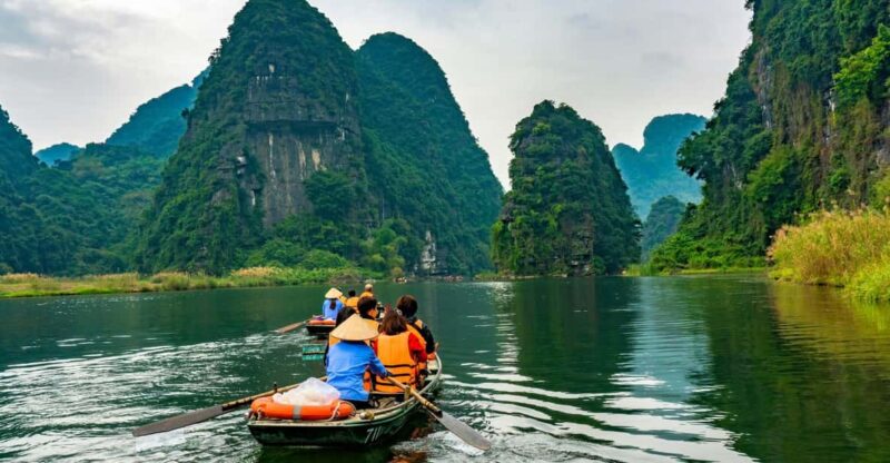 Hoa Lu, Tam Coc, & Mua Cave Day Trip With Lunch & Limousine - Itinerary Highlights