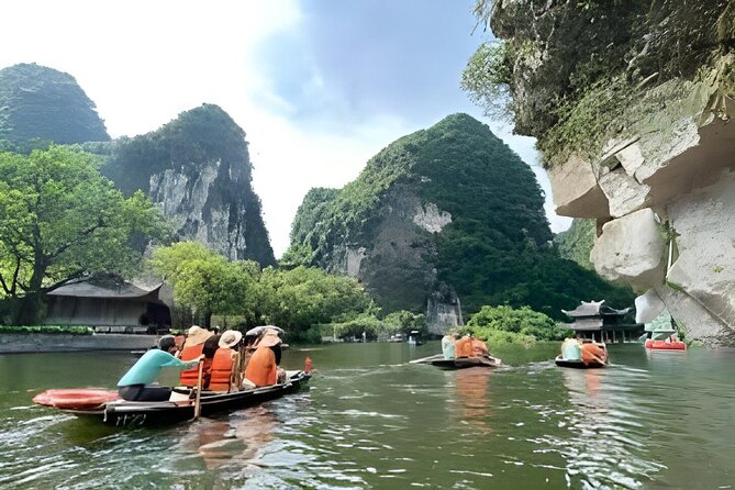 Hoa Lu - Tam Coc - Mua Cave Small Group -Buffet Lunch - Limousine - Tam Coc Boat Ride