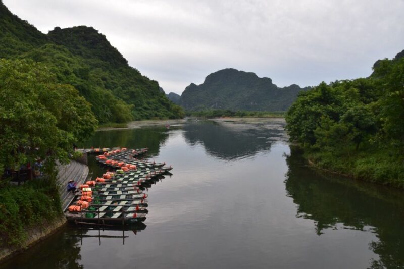 Hoa Lu -Tam Coc Rowing Boat, Buffet Lunch, Limousine Van - Visit to Hoa Lu