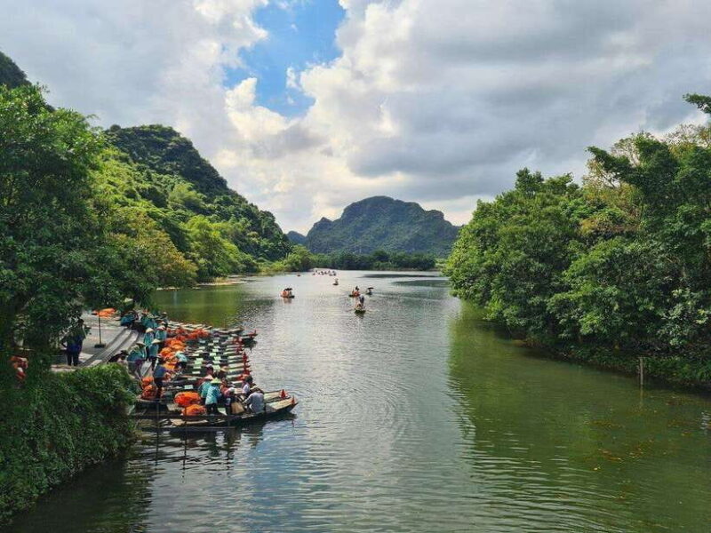 Hoa Lu, Trang An and Mua Cave Full-day Tour - Lunch