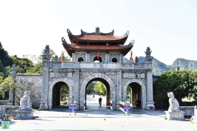 Hoa Lu, Trang An and Mua Cave Full-day Tour - Optional Cycling Tour