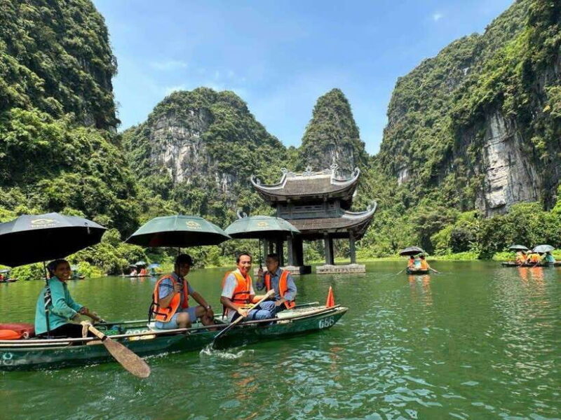 Hoa Lu - Trang an Boat Trip & Mua Cave Small Group Tour - Itinerary Highlights