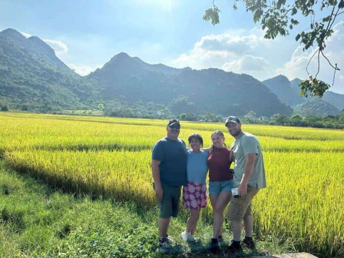 Hoa Lu - Trang an Boat Trip & Mua Cave Small Group Tour - Transportation and Amenities