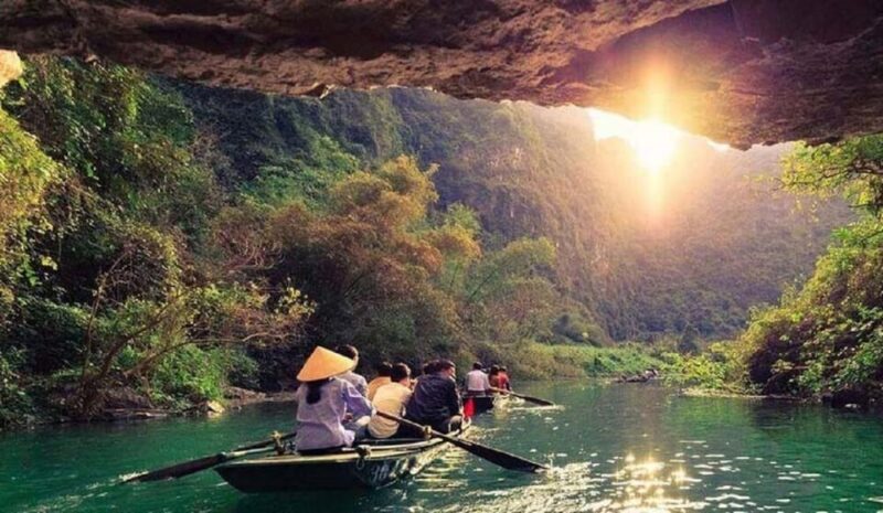 HOA LU – TRANG AN - MUA CAVE - 1 DAY TRIP BY LIMOUSINE - Limousine Bus Amenities