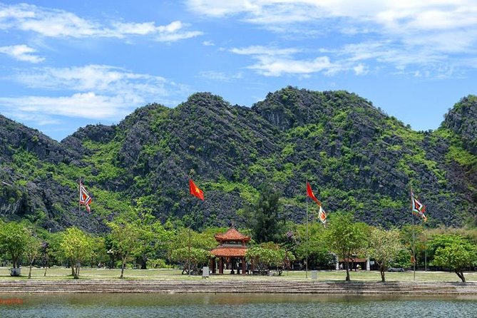 Hoa Lu - Trang An - Mua Cave Day Tour: Boat, Bike, Buffet Lunch - Boat Trip in Trang An