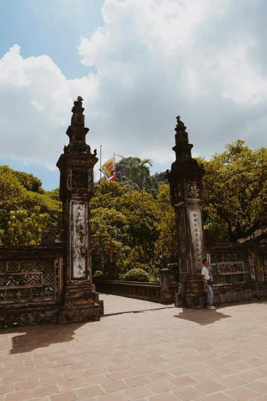 Hoa Lu - Trang An-Mua Cave Full Day With Buffet Lunch - Historical Exploration