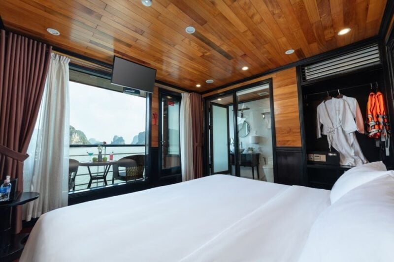 Hoan Kiem: 3-Day Lan Ha Bay Cruise With Private Balcony Room - Inclusions and What to Expect