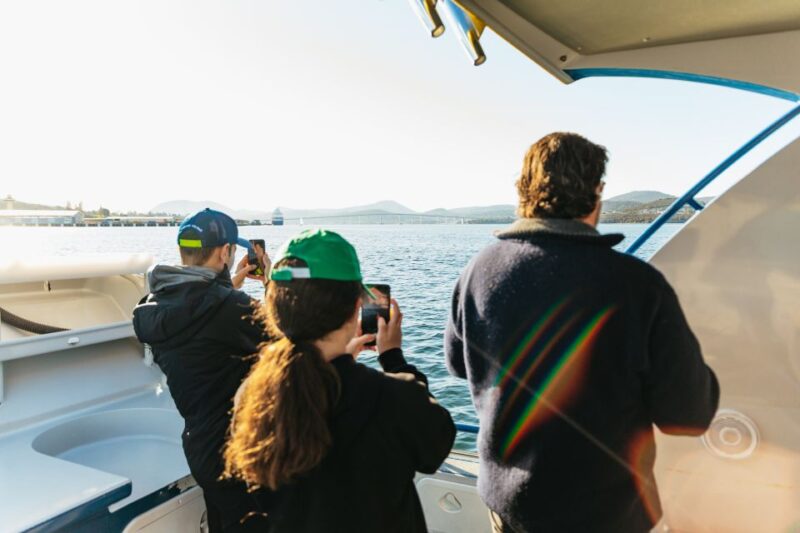 Hobart: 2.5-hour Iron Pot Lighthouse Cruise - Lighthouse and Island Exploration