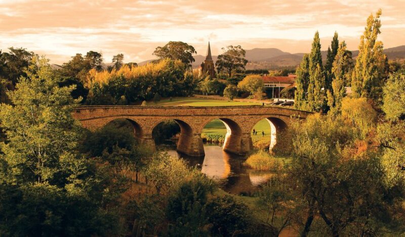 Hobart Highlights Day Tour - Exploring Salamanca Market