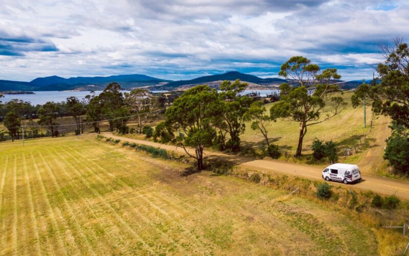 Hobart: Top Tasmanian Wineries Day Tour With Tastings - Meeting Winemakers
