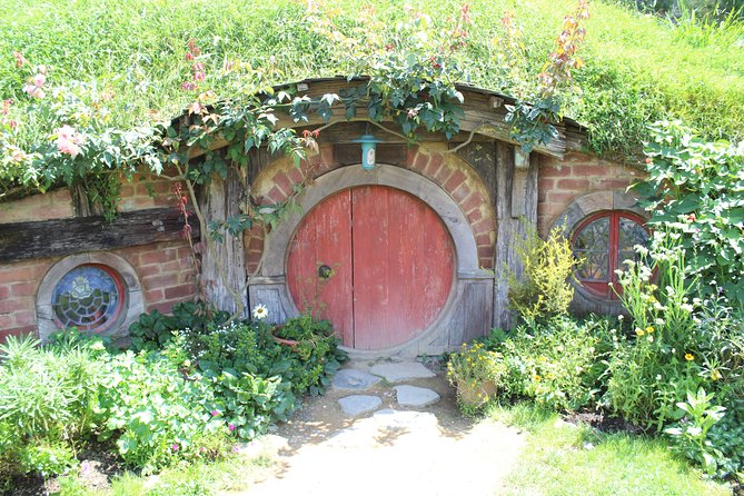 Hobbiton Afternoon Tour in Luxury Minibus From Auckland to Auckland - Amenities and Accessibility