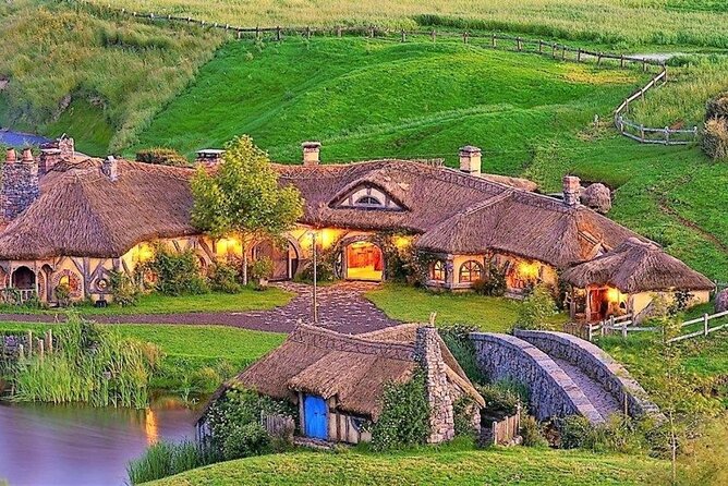 Hobbiton Movie Set and Auckland City Tour a Day Trip - Discovering Auckland City