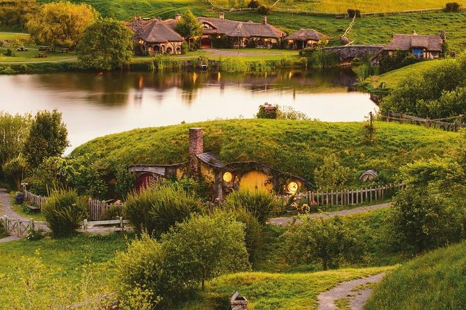 Hobbiton Movie Set and Waitomo Glowworm Caves Guided Day Trip From Auckland - Tour Itinerary