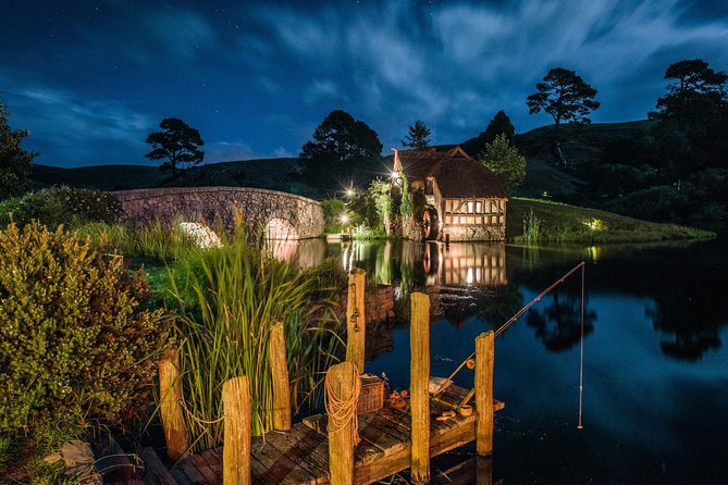 Hobbiton Movie Set and Waitomo Glowworm Caves Guided Day Trip From Auckland - Traveler Reviews and Feedback