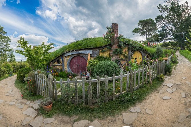 Hobbiton Movie Set and Waitomo Glowworm Caves Guided Day Trip From Auckland - Destination: Hobbiton Movie Set