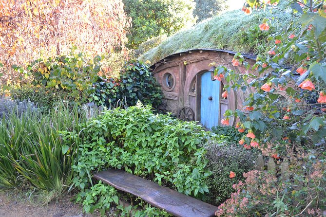 Hobbiton Movie Set Day Tour From Auckland - Guided Tour of Iconic Sights