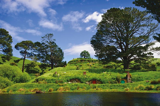 Hobbiton Movie Set Day Tour From Auckland - Visiting The Green Dragon Inn