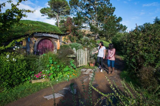 Hobbiton Movie Set & Rotorua Premium Day Tour From Auckland - Exploration of Rotoruas Geothermal Valley
