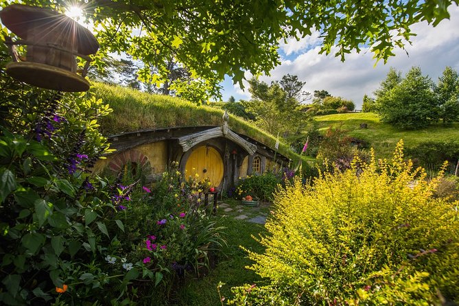 Hobbiton Movie Set Small Group Fully Guided Day Tour From Auckland - Beverages at the Green Dragon Inn