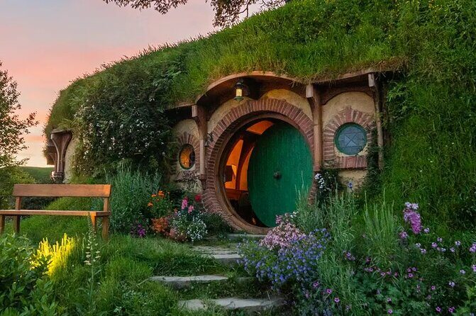 Hobbiton Movie Set Small Group Private Transfer from Auckland - What Makes This Tour Stand Out?