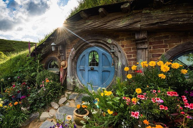 Hobbiton Movie Set Small Group Tour From Auckland - Pickup and Meeting Details