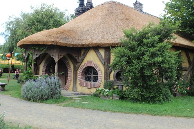 Hobbiton, Rotorua and Waitomo Caves Supercharged - Te Puia: Cultural Immersion