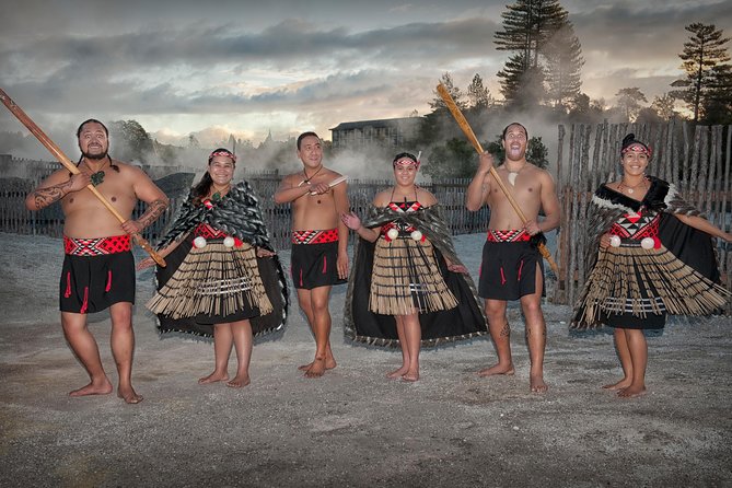 Hobbiton & Rotorua Living Māori Village Private Tour Ex-Auckland - Transportation and Amenities