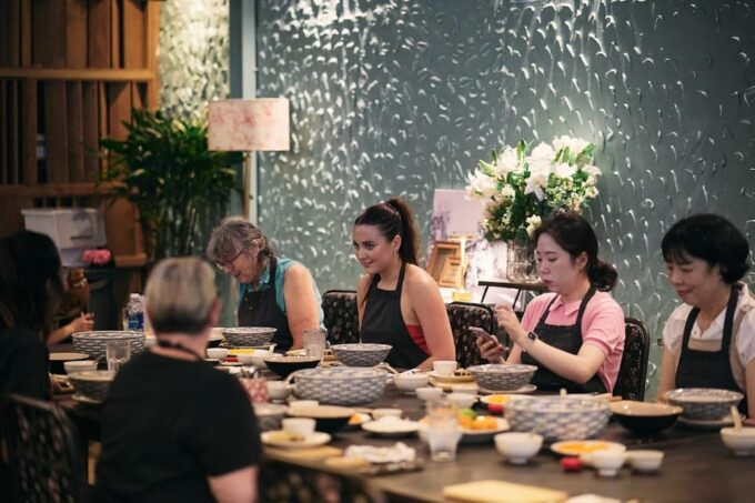 Hochiminh: Market Tour and Vietnamese Cooking Class - Pricing and Booking