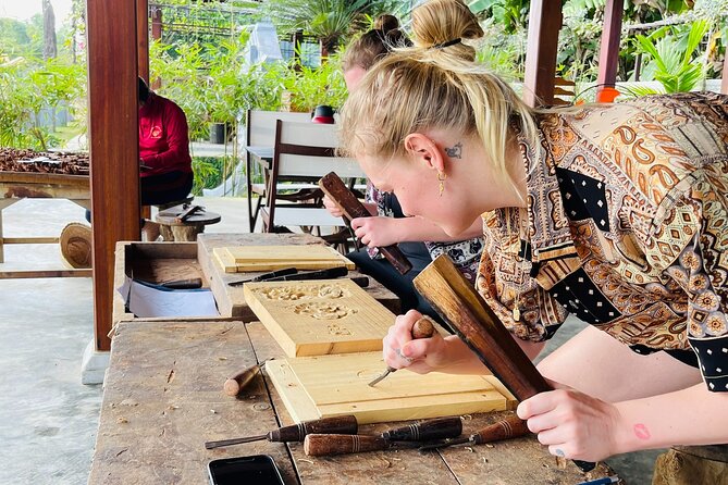 Hoi An: 3-Hour Wood Carving Class With Local Artist - Features and Highlights