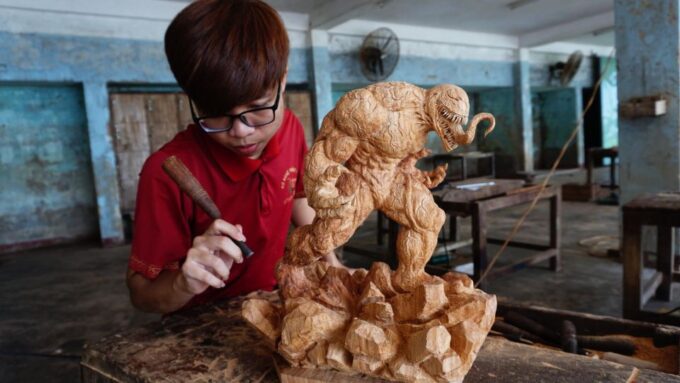Hoi An: 3-Hour Wood Carving Class With Local Artist - Unique Carvings Display