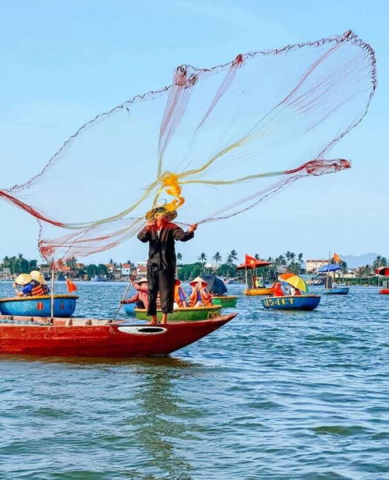Hoi An: Ancient Town and Basket Boat & Lantern Release Tour - Exploring Hoi An Ancient Town