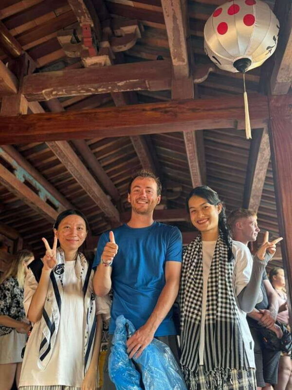 Hoi An: Ancient Town Walking Tour With Lantern Boat Ride - Lantern Boat Experience