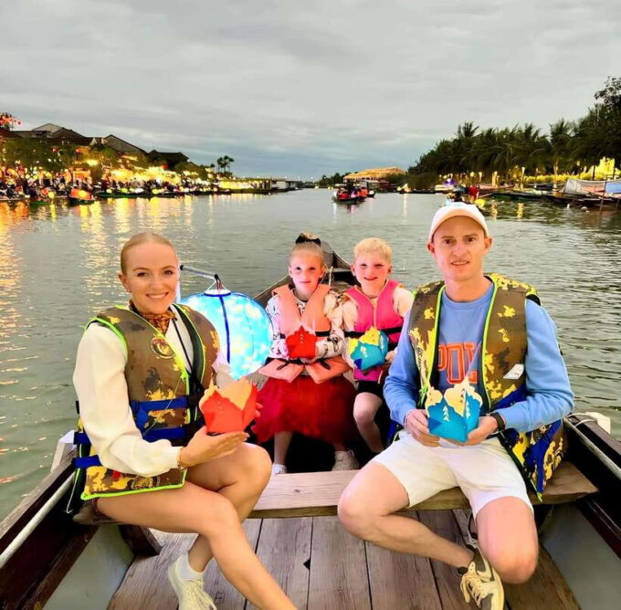 Hoi an Boat Ride With Flower Lantern Ceremony - Boat Ride and Flower Lantern Experience
