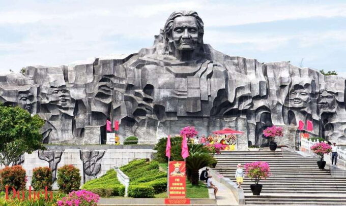 Hoi An: Car to Tam Thanh Mural Village - Mother Thu Monument - Discovering Tam Thanh Mural Village