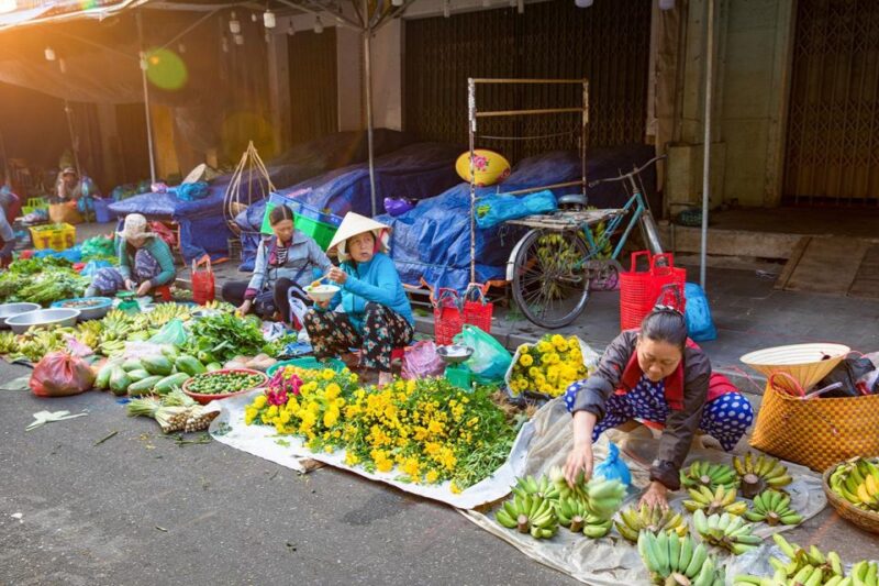 Hoi An: Customs and Tradition Tour With Vegetarian Dinner - Hoi An Ancient Town