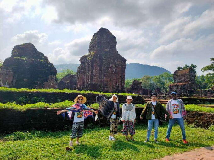 Hoi An/Da Nang: My Son Sunset Tour, Boat Trip, & Banh My - Sunset Scenery and Local Activities