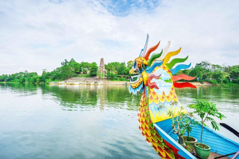 Hoi An/ Danang: Hai Van Pass, Hue Imperial City, King's Tomb - Visit Thien Mu Pagoda