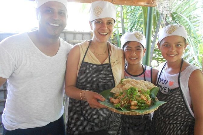 Hoi an Eco Cooking Class(Local Market, Basket Boat, Crab Fishing& Cooking Class) - Local Fresh Produce Market Tour